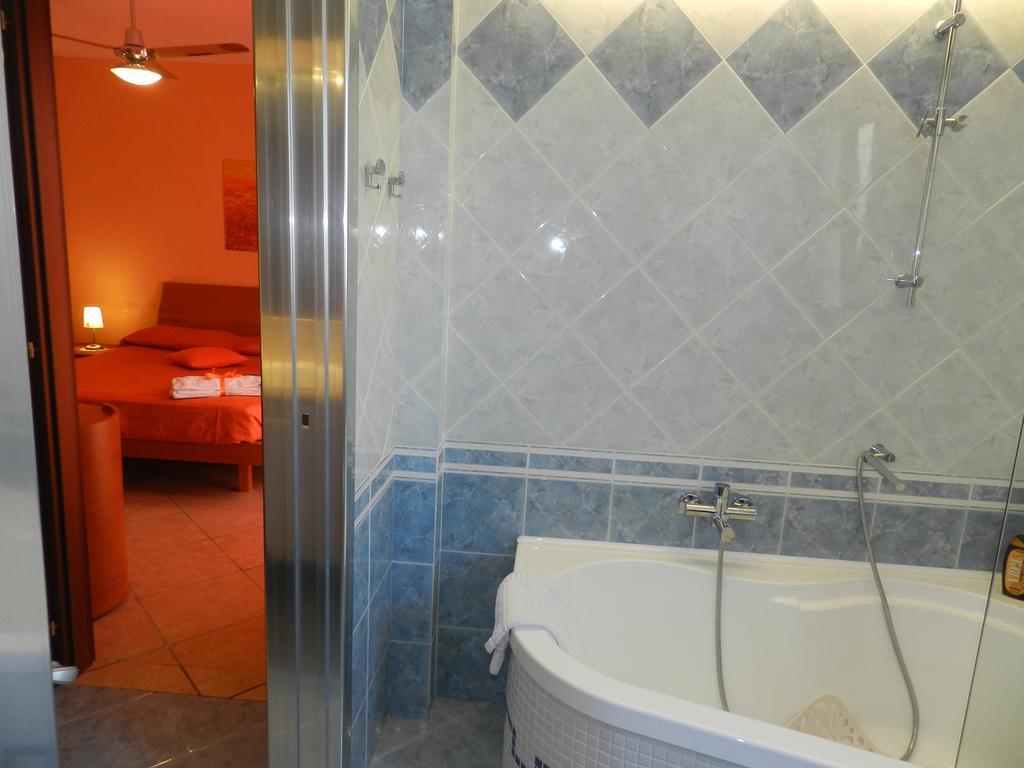 B&B L'Antica Rimessa Лечче Экстерьер фото